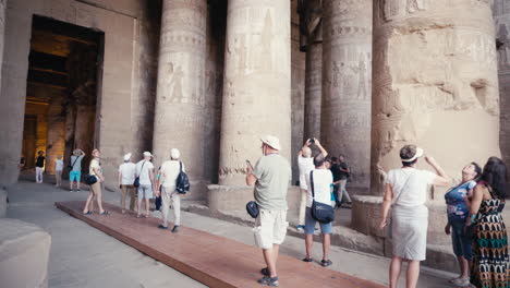 Tourists-at-the-Temple-of-Hathor-in-Dendera,-Egypt