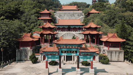 Marvel-at-the-architectural-splendor-as-our-aerial-drone-gracefully-pulls-back,-revealing-the-iconic-Memorial-Archway-and-Tin-Hau-Square-at-Nansha-Tin-Hau-Palace