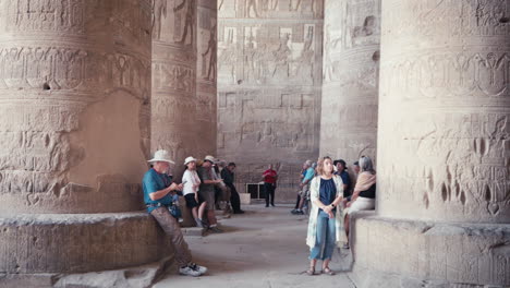 Tourists-at-the-Temple-of-Hathor-in-Dendera,-Egypt