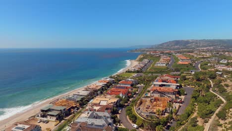 Scenic-View-Of-Beach-And-Accommodations-In-Dana-Point,-California,-United-States---Aerial-Drone-Shot