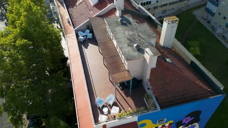 Aufschlussreiche-Luftaufnahmen-Des-Wohngebiets-Von-Lissabon,-Portugal