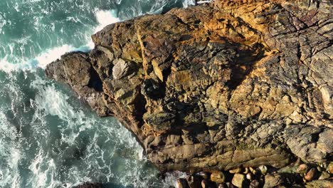 Top-View-Of-Rugged-Shore-Of-Playa-De-Valcobo-In-Arteixo,-La-Coruña,-Spain