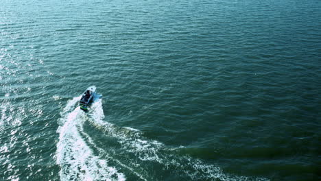 Speedboat-In-The-Blue-Sea-In-Gdynia,-Poland---aerial-shot