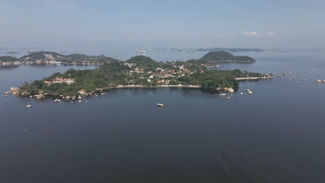 Flächendrohnenaufnahme-Der-Insel-Paqueta,-Rio-De-Janeiro,-Brasilien
