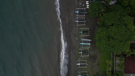 Birds-eye-view-of-calming-waves-coming-into-shore-in-Amed,-Bali