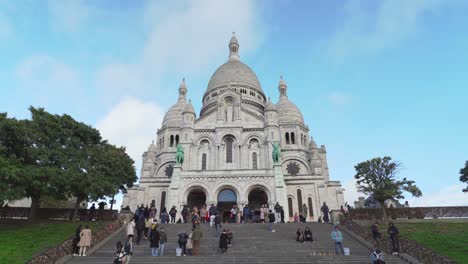 Die-Basilika-Sacré-Coeur-Ist-Eines-Der-Meistbesuchten-Religiösen-Denkmäler-In-Paris