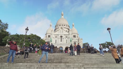 The-Basilica-of-Sacre-Coeur-is-built-in-Romano-Byzantine-style