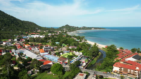 Aerial-Drone-Ascending-Over-The-Beautiful-Coastal-Vacation-Town-Of-Maret,-Ko-Samui-District,-Surat-Thani,-Thailand
