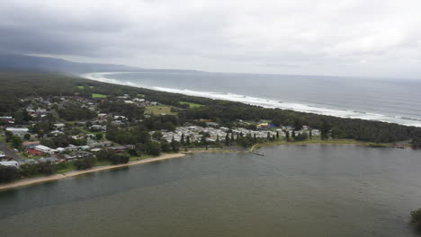 Aerial-drone-shot-of-Shoalhaven-heads-on-a-stormy-day,-NSW-Australia
