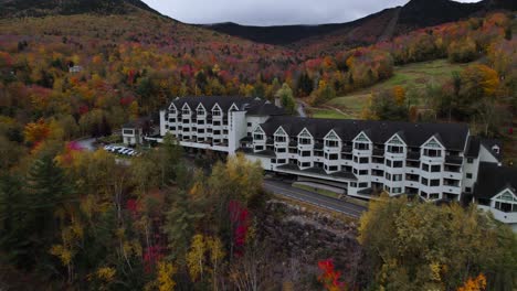 Loon-Mountain-Condo-Resort-Surrounded-By-Fall-Foliage-In-New-Hampshire,-United-States
