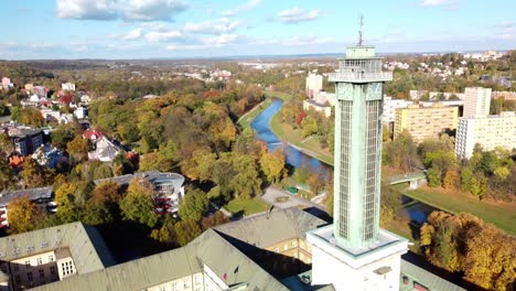 Ostrava-Nuevo-Reloj-Del-Ayuntamiento-Y-Torre-De-Observación-En-La-Orilla-Del-Río-Ostravice-En-La-República-Checa
