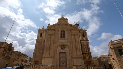 Establish-shot-of-catholic-church-St-Paul's-Cathedral-in-Mdina,-Malta