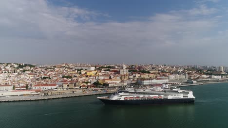 Tejo-Flusskreuzfahrt-In-Lissabon,-Luftaufnahme