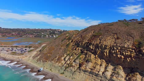 Torrey-Pines-State-Beach-Nature-Reserve-Rugged-Cliffs-Overlooking-The-Los-Peñasquitos-Marsh-Natural-Preserve-In-Del-Mar,-California