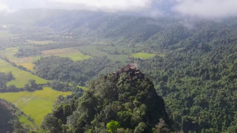 360-Grad-Luftaufnahme-Des-Aussichtspunkts-Nam-Xay-In-Vang-Vieng,-Laos