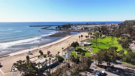 Doheny-State-Beach-With-Park-Near-The-Dana-Point-Marina-In-California,-USA