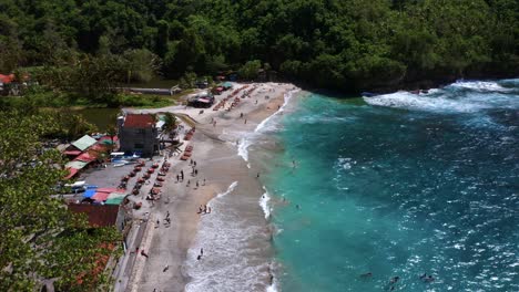 Crystal-Bay-Beach-With-Crowd-Of-People-In-Nusa-Penida-Island,-Indonesia---aerial-shot