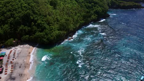 Playa-Escondida-De-Crystal-Bay-En-La-Costa-Oeste-De-Nusa-Penida,-Cerca-De-Bali,-Indonesia