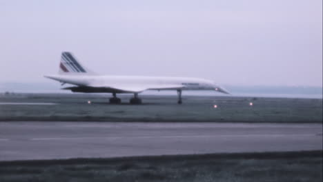 Aerospatiale-Bac-Concorde,-Ausgemustertes-Französisch-britisches-Überschallflugzeug-Beim-Rollen