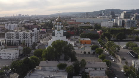 4k-Luftaufnahme-Der-Russisch-orthodoxen-Kirche-Der-Heiligen-Verklärung-In-Los-Angeles,-Kalifornien-Bei-Sonnenuntergang