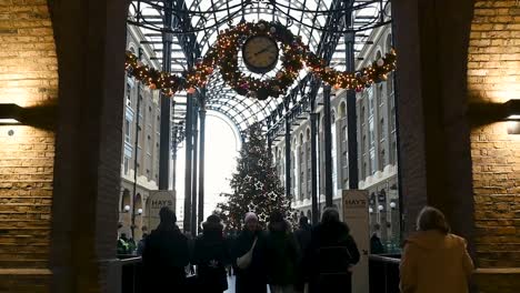 Walking-into-Hays-Galleria-before-Christmas,-London,-United-Kingdom