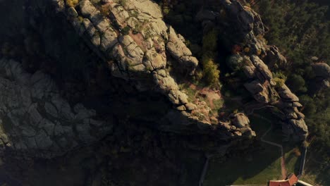 Overhead-drone-shot-moving-from-the-bottom-going-up,-revealing-the-length-of-the-fortress-and-the-natural-rock-formation