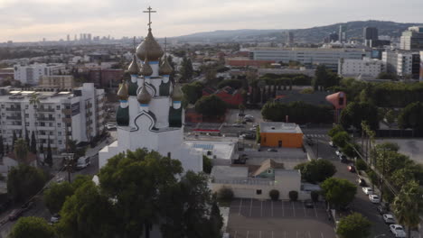 4K-Drohnenaufnahme-Der-Russisch-orthodoxen-Kathedrale-Der-Heiligen-Verklärung-In-Ost-Hollywood,-Kalifornien-Bei-Sonnenuntergang