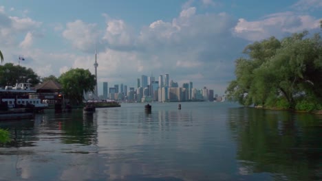 Landschaft-Der-Stadt-Toronto-Von-Der-Insel-Toronto