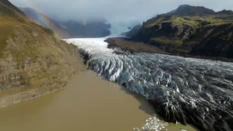 Vista-Aérea-Del-Glaciar-Svínafellsjökull-En-Islandia---Disparo-De-Drones