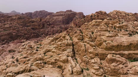 Paisaje-Rocoso-De-La-Ciudad-De-Wadi-Musa-Cerca-Del-Sitio-Arqueológico-De-Petra-En-Jordania