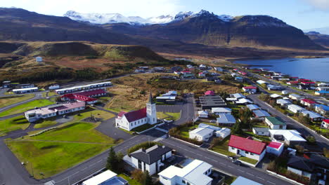 Picturesque-unique-scenery-of-nordic-Icelandic-Grundarfjörður-village