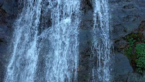 Epischer-Wasserfall,-Der-In-Den-Dschungel-Fällt