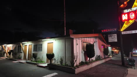 Santa-Fe-Motel-neon-sign,-panning-reveal-at-nighttime