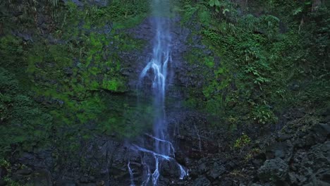 Wasserfälle,-Die-Durch-Moosige-Klippen-Im-Salto-Del-Rodeo-In-Der-Dominikanischen-Republik-Fließen