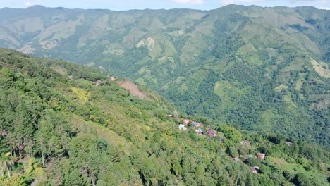 Drone-shot-of-mountains-and-forest-in-Loma-de-Blanco-Bonao,-Dominican-Republic