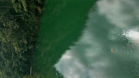 Tireo-Staudamm-In-Loma-De-Blanco-Bonao,-Dominikanische-Republik_vertikale-Ansicht