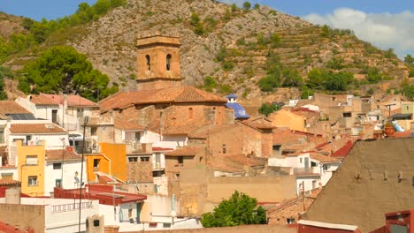 Panoramablick-Auf-Häuser-Und-Historische-Gebäude-In-Borriol,-Spanien