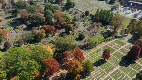 Historischer-Salem-Friedhof-Im-Herbst