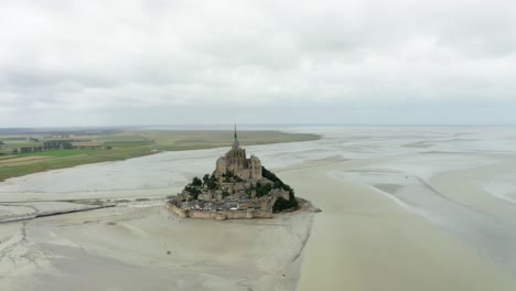 mont-saint-Michel-castle-in-France-where-many-tourists-are-standing-around-the-castle-beutiful-castle-in-France