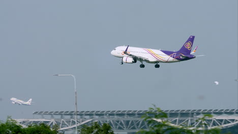 Thai-Smile-Airbus-A320-passenger-plane-prepares-to-land-at-Suvarnabhumi-Airport,-Thailand
