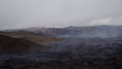 Volcán-Fagradalsfjall-Islandia-Antena-De-Flujo-De-Lava-Empujando-Hacia-La-Cuenca
