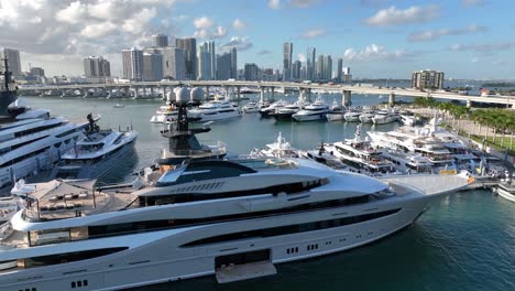 Boat-Show-brilliance:-yacht-Kismet-in-Miami