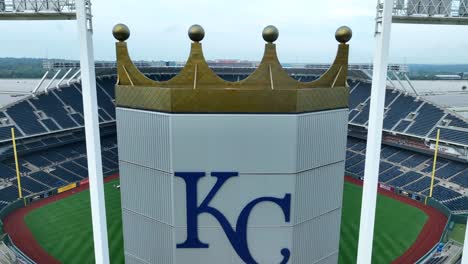 KC-Royals-crown-in-center-field-at-Kauffman-Stadium