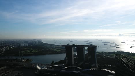 Atemberaubender-Blick-Auf-Singapur-Mit-Dem-Berühmten-Marina-Bay-Sands-Gebäude-In-Der-Bucht