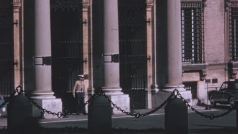 Guardias-De-Seguridad-De-Custodia-Frente-Al-Palacio-Margarita-En-Roma-En-1960