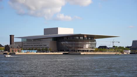 Ópera-De-Copenhague-Frente-Al-Mar-Báltico