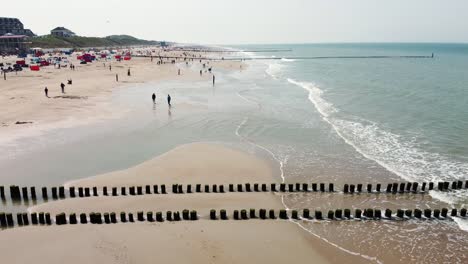 Large-crowded-beach-in-the-Netherlands