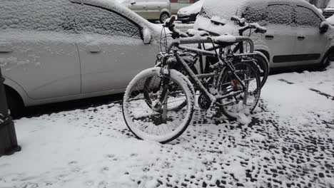 Bicycles-under-the-snow-HD-Berlin-Germany-Wintertime-6-secs-60-FPS