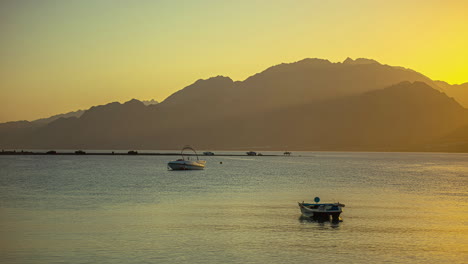 Cinematic-timelapse-of-Red-Sea-Beach-in-Dahab-with-the-view-of-mountains-silhouette,-Sun-shining-in-the-background-at-beach