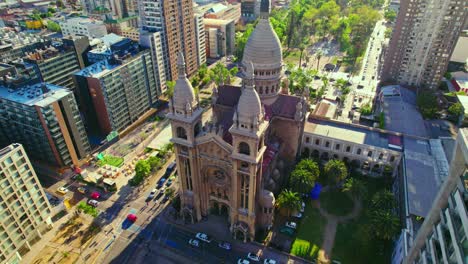 Aerial-establishing-shot-of-the-Sacramentinos-church-in-Santiago-Centro